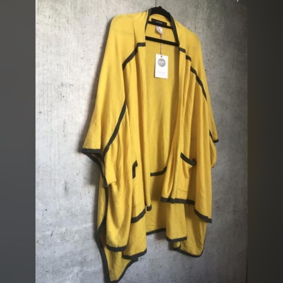 PM EDITOR Pick! Decjuba light wt Blanket Cape Wrap - Picture 1 of 7